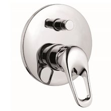 Смеситель Remer Kiss K09 для ванны и душа, цвет хром