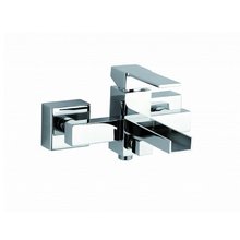 Смеситель Remer Qubika Cascata QC05 для ванны и душа, цвет хром